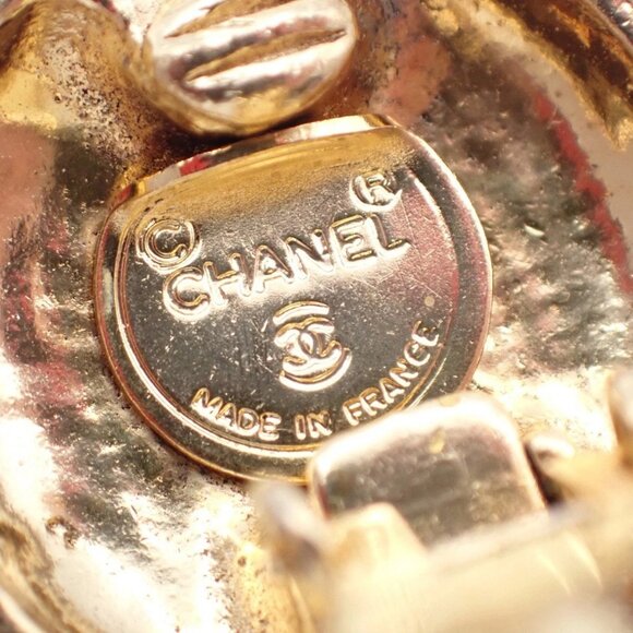 CHANEL CC Logo Round Button Earrings Clip-On Gold - Picture 8 of 9